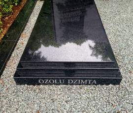 melna granīta apmale Saulkrastos